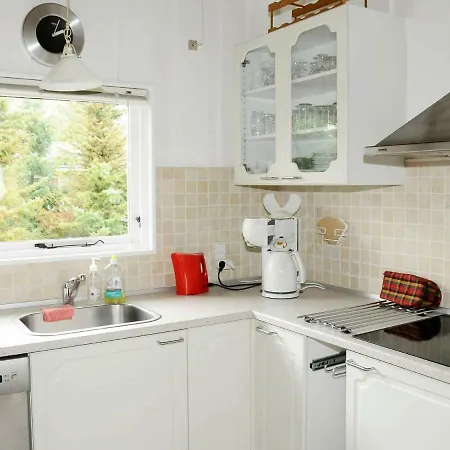 Semesterbostad Three-bedroom Holiday In 6