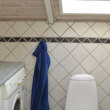 Three-bedroom Holiday In 6 Semesterbostad *
