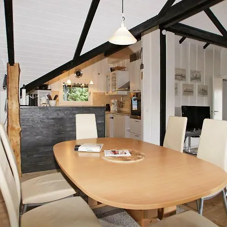Three-bedroom Holiday In 6 Semesterbostad