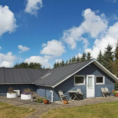 Three-bedroom Holiday In 6
